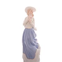Статуэтка Royal Classics Девушка с розой 30 см