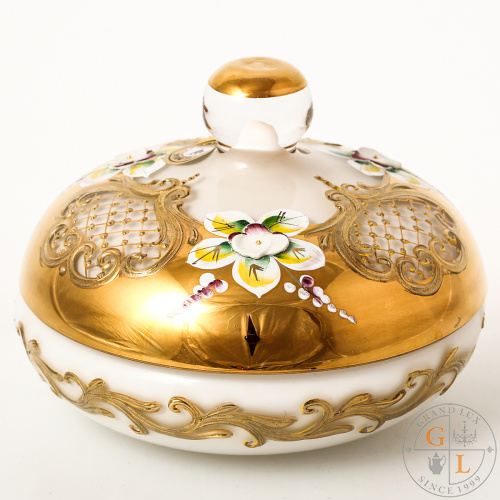 Конфетница с крышкой Crystal Bohemia Лепка белая 15см Конфетница с крышкой Crystal Bohemia Лепка белая 15см