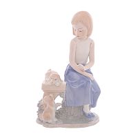 Статуэтка Royal Classics Девочка с щенками 23 см